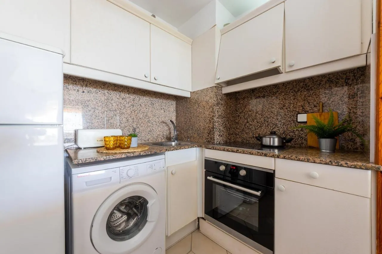Novelty 2 Habitaciones Vista Al Mar 萨洛 0*,